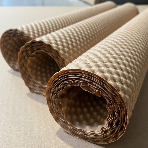 Rouleaux de papier gaufré pour le calage et protection.