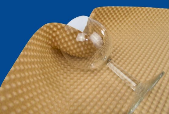 Papier gaufré utilisé pour protéger des verres lors de l'emballage
